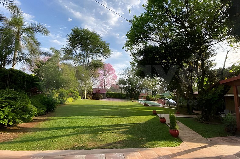 Chalés KatyArte com piscina em Oberá